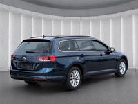 Gebraucht VW Passat R 150 PS (110 kW) 2023 Blau Kombi