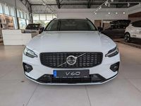 Gebraucht Volvo V60 Plus 197 PS (144 kW) 2024 Crystal white pearl / metallic Kombi