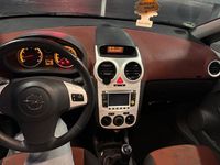 Gebraucht Opel Corsa Color Edition 101 PS (74 kW) 2011 Weiß Kleinwagen