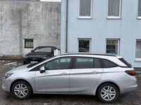 Gebraucht Opel Astra Edition 101 PS (74 kW) 2017 Reflexsilber Kombi