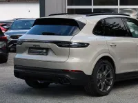 Gebraucht Porsche Cayenne E-Hybrid 340 PS (250 kW) 2021 Sechurabeige SUV