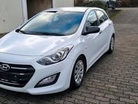 Gebraucht Hyundai i30 90 PS (66 kW) 2015 Weiß Limousine