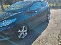 Gebraucht Ford Fiesta Ambiente 92 PS (67 kW) 2010 Blau Kleinwagen