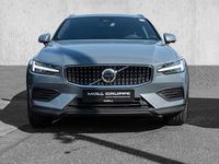 Gebraucht Volvo V60 CC Plus 197 PS (144 kW) 2024 Thunder grey / metallic Kombi