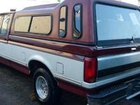 Używany Ford V8 Lariat 145 KM (106 kW) 1992 Czerwony Pickup