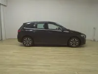 Gebraucht Mercedes B180 116 PS (85 kW) 2023 Schwarz Kleinwagen