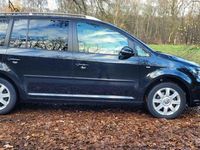 Gebraucht VW Touran Cup 105 PS (77 kW) 2015 Schwarz Van / Kleinbus