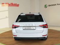 Gebraucht Skoda Superb Style 150 PS (110 kW) 2023 Moonweiss metallic Kombi