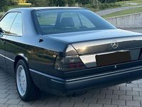 Gebraucht Mercedes E300 179 PS (131 kW) 1987 Schwarz Coupé