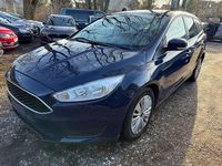 Gebraucht Ford Focus Trend 101 PS (74 kW) 2014 Blau Kombi