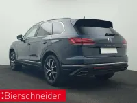 Gebraucht VW Touareg Elegance 231 PS (169 kW) 2022 Blau SUV