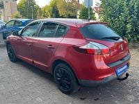 Gebraucht Renault Mégane LIMITED 116 PS (85 kW) 2015 Rot Limousine