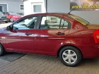 Gebraucht Hyundai Accent 97 PS (71 kW) 2007 Rot Limousine