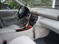 Gebraucht Mercedes C180 129 PS (94 kW) 2001 Rot Limousine