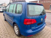 Gebraucht VW Touran Trendline 105 PS (77 kW) 2012 Blau Van / Kleinbus