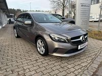 Gebraucht Mercedes A180 109 PS (80 kW) 2015 Mountaingrau  met. Kleinwagen