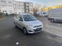 Gebraucht Hyundai i10 69 PS (50 kW) 2011 Grau Kleinwagen