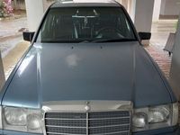 Second-hand Mercedes E200 110 CP (80 kW) 1989 Albastru Berlinǎ