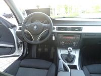 Gebraucht BMW 320 170 PS (125 kW) 2008 Silber metallic Coupé