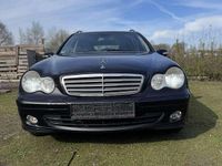 Second-hand Mercedes C200 Classic 122 CP (89 kW) 2004 Negru Break