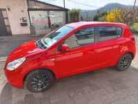 Gebraucht Hyundai i20 77 PS (56 kW) 2011 Rot Kleinwagen