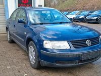 Second-hand VW Passat 100 CP (73 kW) 2000 Albastru Berlinǎ