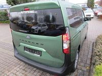 Neu Ford Tourneo Courier Trend 125 PS (91 kW) 2025 Grün Van / Kleinbus