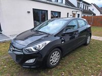 Gebraucht Hyundai i30 101 PS (74 kW) 2015 Schwarz Kleinwagen