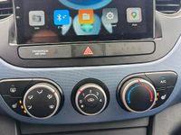 Gebraucht Hyundai i10 83 PS (61 kW) 2017 Weiß Kleinwagen