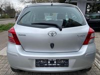 Gebraucht Toyota Yaris Cool 69 PS (50 kW) 2011 Silber Kleinwagen