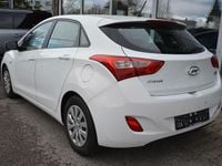 Gebraucht Hyundai i30 Classic 101 PS (74 kW) 2015 Weiß Limousine