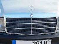 Gebraucht Mercedes 190 122 PS (89 kW) 1984 Silber Limousine