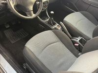 Gebraucht Peugeot 206 74 PS (54 kW) 2002 Silber Kleinwagen