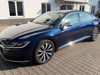 Gebraucht VW Arteon Elegance 190 PS (139 kW) 2018 Atlantic blue Kleinwagen