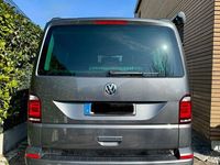 Gebraucht VW California Beach 150 PS (110 kW) 2019 Grau Van