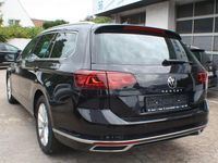 Gebraucht VW Passat Elegance 150 PS (110 kW) 2024 Schwarz Kombi