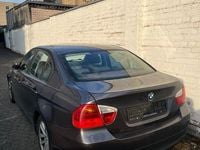 Gebraucht BMW 320 150 PS (110 kW) 2006 Grau Limousine