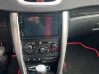 Gebraucht Peugeot 207 73 PS (53 kW) 2011 Weiß Kleinwagen