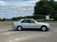 Gebraucht Mercedes C180 125 PS (91 kW) 1993 Silber Limousine