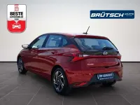 Gebraucht Hyundai i20 84 PS (61 kW) 2022 Dragon red metallic Kleinwagen