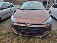 Gebraucht Hyundai i20 Trend 101 PS (74 kW) 2017 Braun Kleinwagen