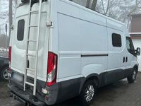 Gebraucht Iveco Daily 136 PS (100 kW) 2018 Weiß Van / Kleinbus