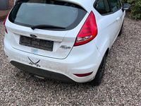 Gebraucht Ford Fiesta 60 PS (44 kW) 2012 Weiß Kleinwagen