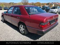 Gebraucht Mercedes E220 150 PS (110 kW) 1992 Rot Limousine