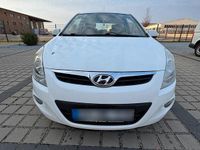Gebraucht Hyundai i20 72 PS (52 kW) 2010 Weiß Kleinwagen