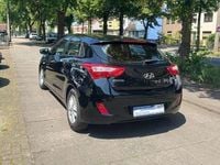 Gebraucht Hyundai i30 Edition 99 PS (72 kW) 2015 Phantom black / mic Kleinwagen
