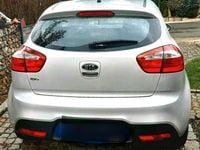 Gebraucht Kia Rio Attract 84 PS (61 kW) 2012 Silber Limousine