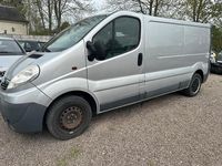 Second-hand Opel Vivaro 114 CP (83 kW) 2012 Argintiu Monovolum
