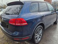 Gebraucht VW Touareg 262 PS (192 kW) 2015 Blau SUV