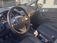 Gebraucht Ford Fiesta Celebration 82 PS (60 kW) 2016 Weiß Limousine